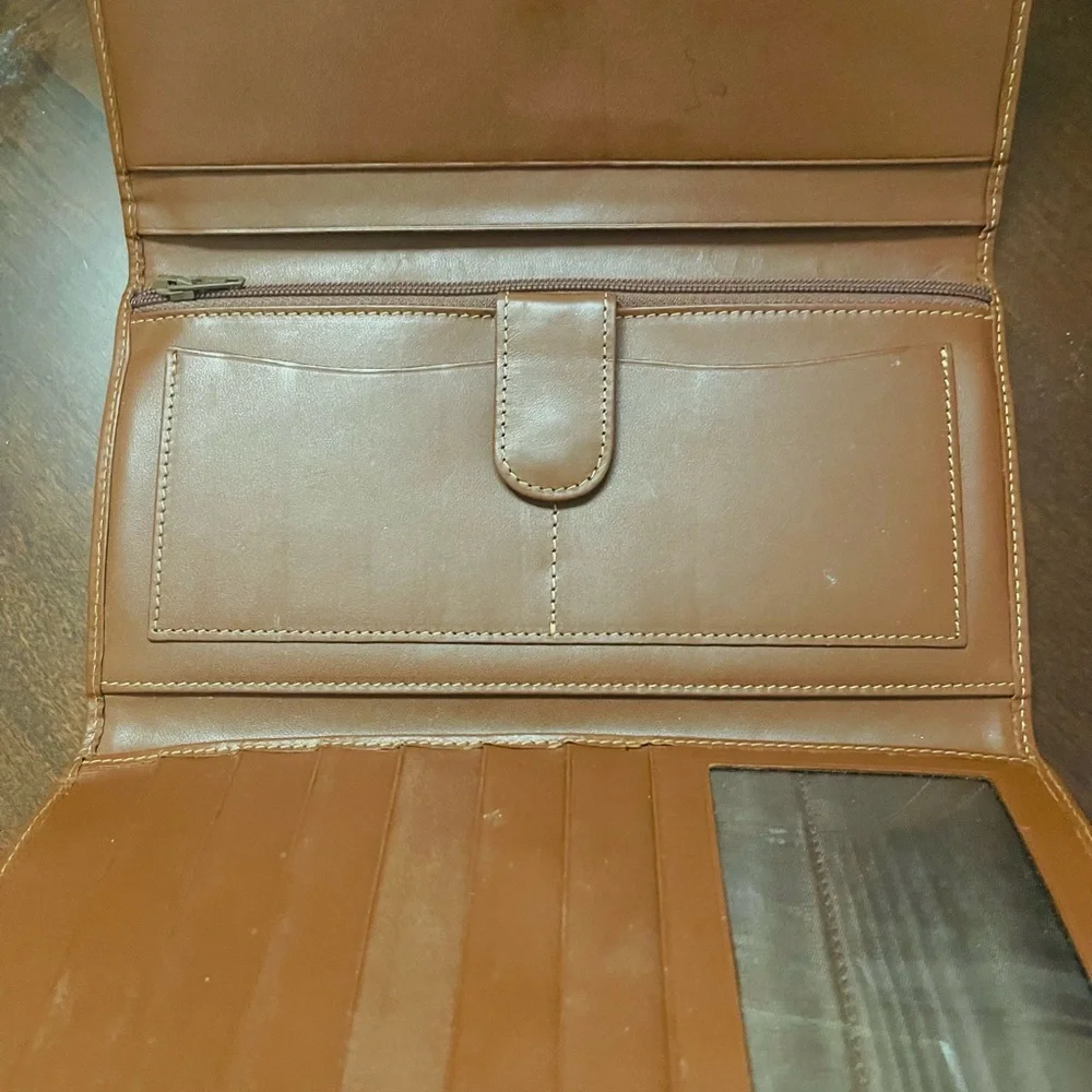 Authentic Burberry bifold wallet - Picture 3 of 5